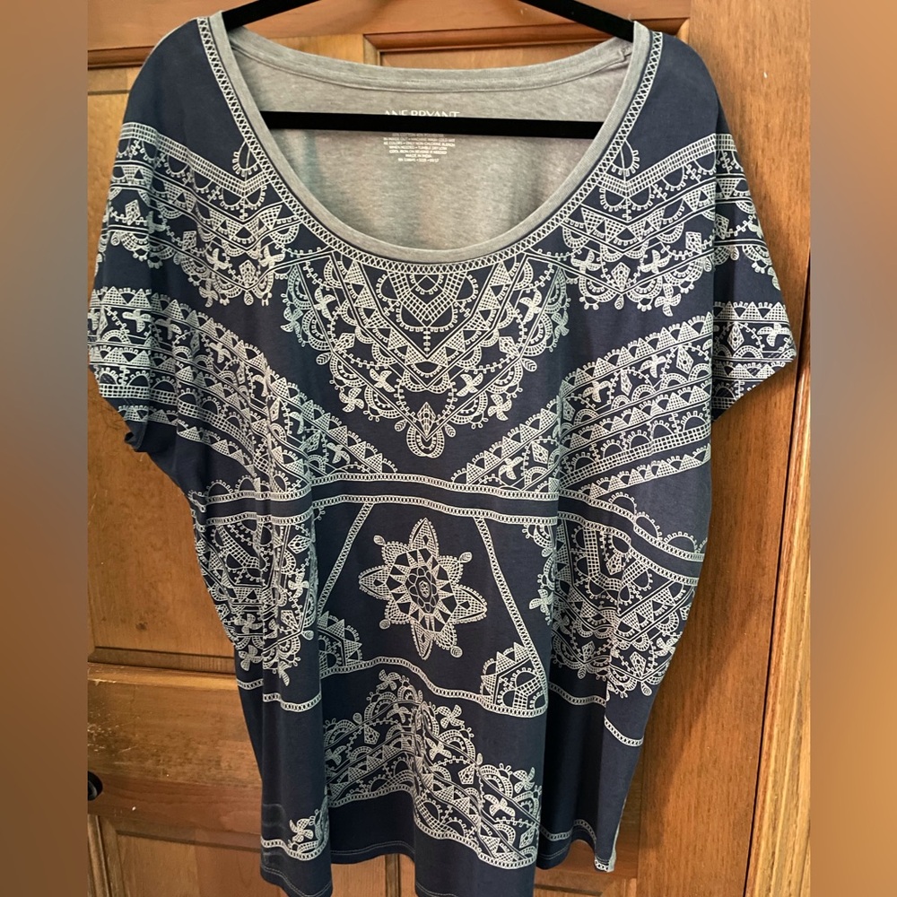 Lane Bryant Navy and Light Gray Pattern Scoop Neck Short Sleeve Top